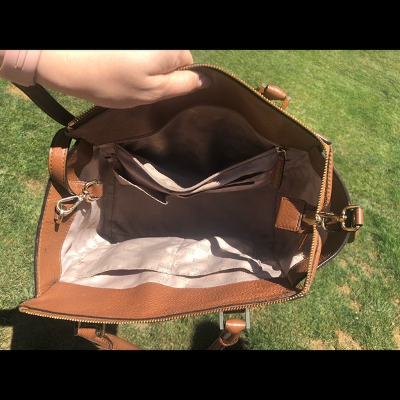 Michael Kors purse - Picture 3 of 6